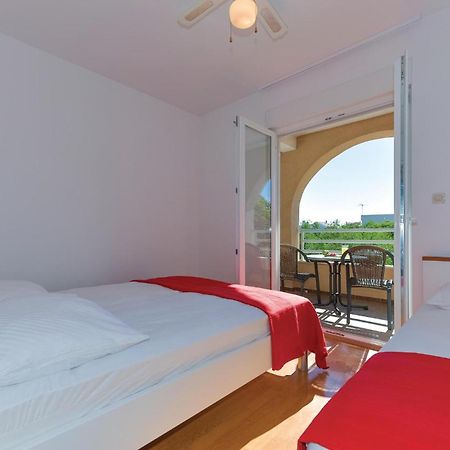 Gorgeous Apartment In Vodice With Kitchen Exterior foto