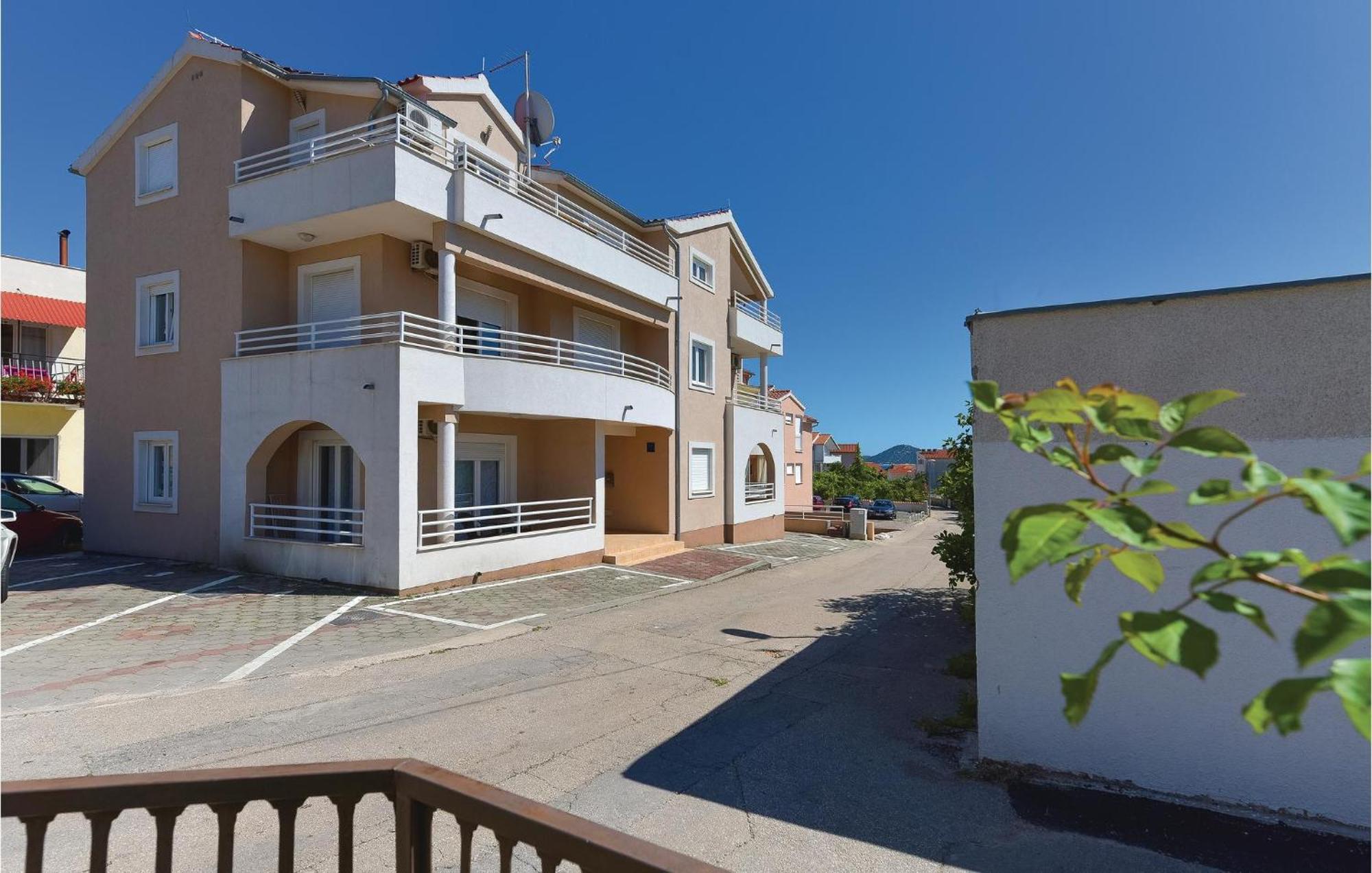 Gorgeous Apartment In Vodice With Kitchen Exterior foto